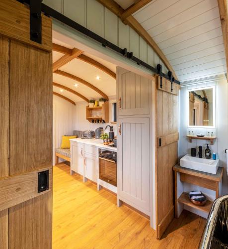 Monkwood Shepherds Hut - Ockeridge Rural Retreats