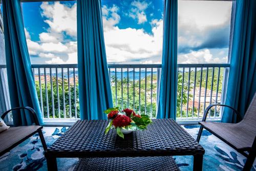 Hibiscus Suite at Sunset Serenade in 克魯斯灣