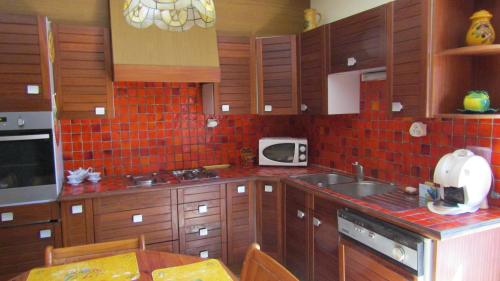 Kitchen, CHAMBRE dans Villa Charmant jardin in La Chamberte