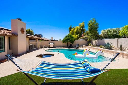 Cozy Phoenix Home Heated Pool & Spa with King Beds