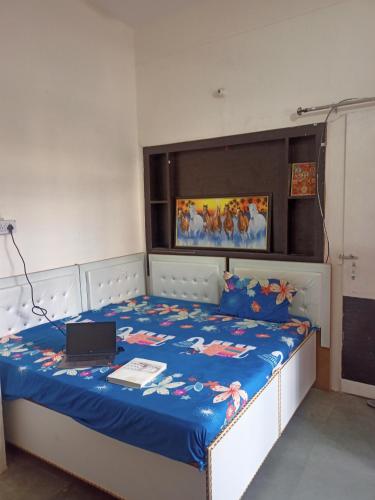 5 double beds, 1 twin bed