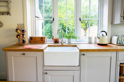 廚房, 5Bed-10Guests-Fireplace-HotTub-Pets ok-Parking in 巴特爾