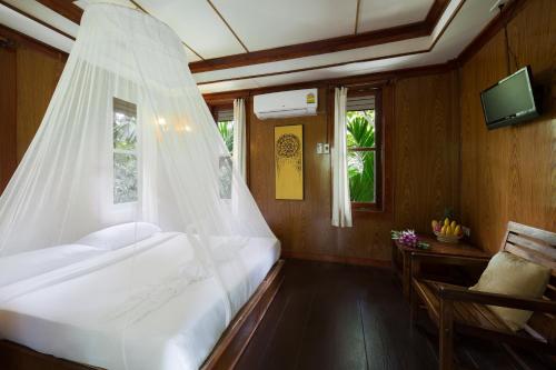 Khao Sok Paradise Resort Room Type - Family Bungalow