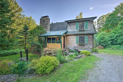 Cozy Mount Snow Chalet with Game Room and Hot Tub