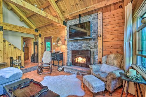 Cozy Mount Snow Chalet with Game Room and Hot Tub