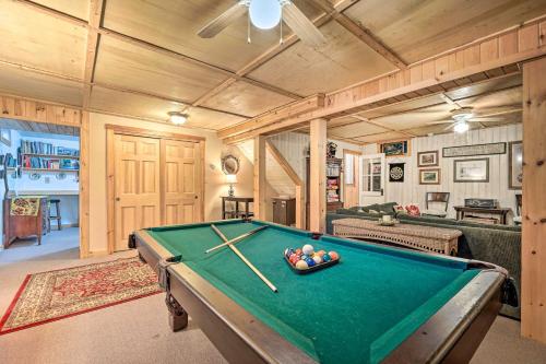 Cozy Mount Snow Chalet with Game Room and Hot Tub