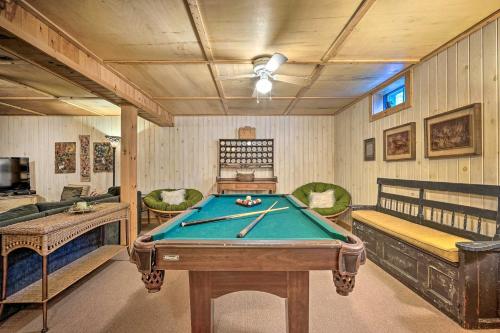 Cozy Mount Snow Chalet with Game Room and Hot Tub