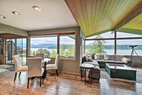 . Deck & Sweeping Views: Family Union Home