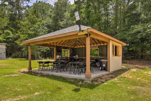 Stylish Woodville Cabin Fishing Dock Access!