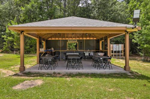 Stylish Woodville Cabin Fishing Dock Access!