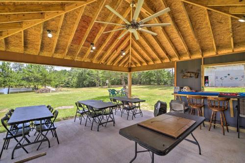 Stylish Woodville Cabin Fishing Dock Access!