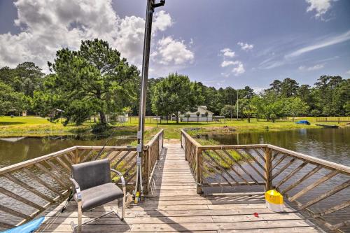 Stylish Woodville Cabin Fishing Dock Access!