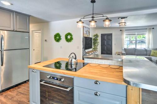 New Braunfels Haven with Hot Tub and Fire Pit! in New Braunfels, USA