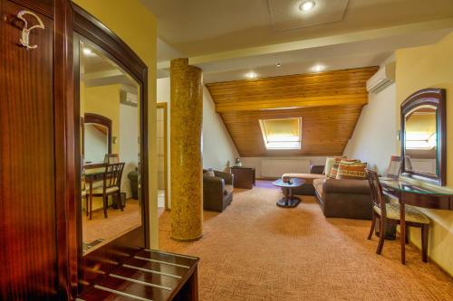 Hotel Ambient - image 2