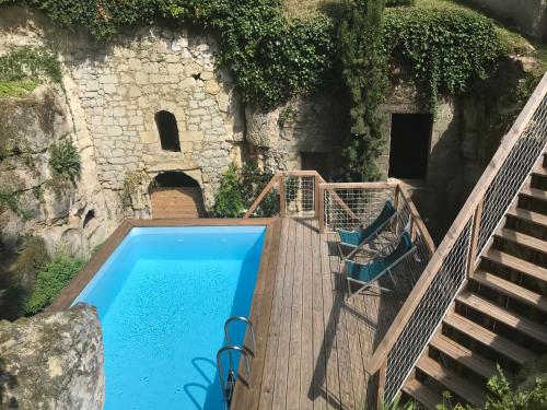 Logis Escale vue Loire, piscine semi-troglodyte