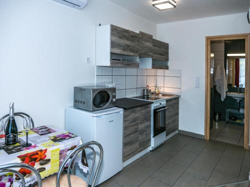 FeDa Apartmanház (FeDa Apartmanhaz) in บาลาตองโบกลาร์