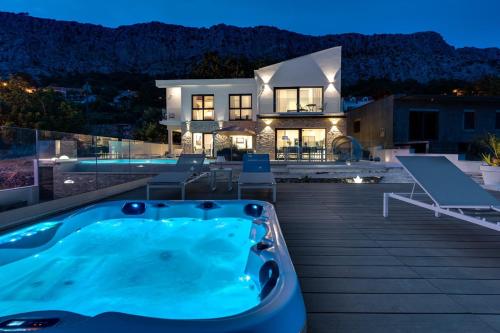 NEW! Seaview Villa Nautique, a 3-bedroom villa with a 32 sqm heated private pool and a Whirlpool - Accommodation - Jesenice