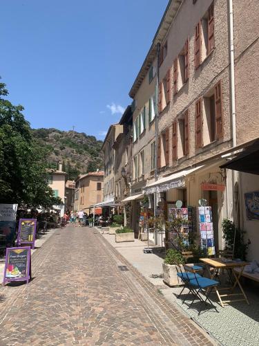 Maison Elsud LA GARDE-FREINET centre 3 Chambres Terrasse Parking