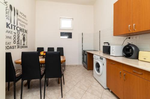 Konyha, RO-LAND Vendégház (RO-LAND Vendeghaz) in Miskolc Városközpont