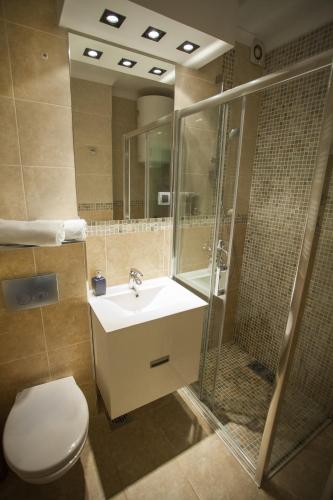 Apartment Red - image 6