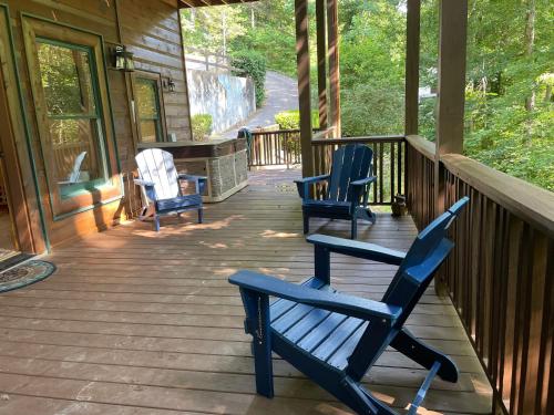 Cozy Creekfront Family Cabin-Pet Friendly -GameRm-Hot Tub