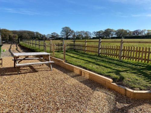 Garden, Beautiful Rural Self Contained Farm Annex in Hordle
