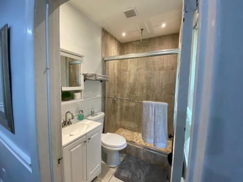 Lovely 2 Bedroom Cottage Just Off Orange Lake! in Newburgh, USA