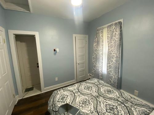 Lovely 2 Bedroom Cottage Just Off Orange Lake! in Newburgh, USA