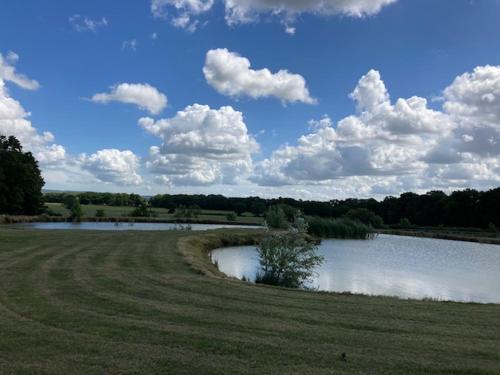 Lakeside cabin set in the Kentish countryside in Bethersden