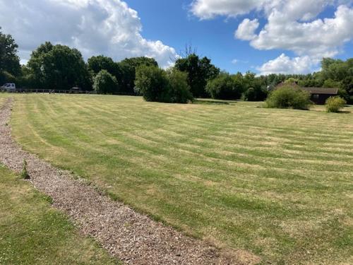 Lakeside cabin set in the Kentish countryside in Bethersden
