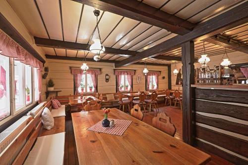 Restaurant, Penzion a Restaurace U Paseku in Harrachov
