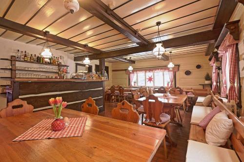 Restaurant, Penzion a Restaurace U Paseku in Harrachov