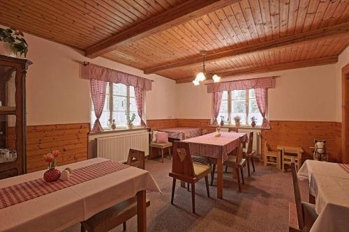 Penzion a Restaurace U Paseku in Harrachov