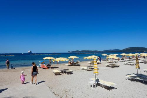 strand, Il mare dietro l'angolo, attico con parcheggio privato ad Alghero in Lido