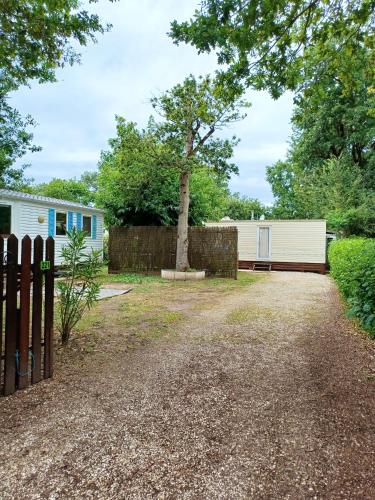 Bungalow de 2 chambres avec jardin clos a Saint Pierre d'Oleron a 2 km de la plage - Location saisonnière - Saint-Pierre-d'Oléron