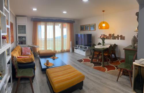  Moderno appartamento con splendida vista Alpi, Unterkunft in Crans-Montana