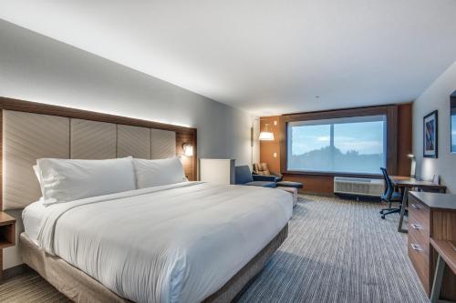 Holiday Inn Express & Suites Dallas North - Addison by IHG