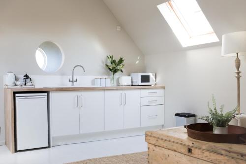 кухня, Beautiful spacious rural retreat 1 bedroom self contained annex in Олни