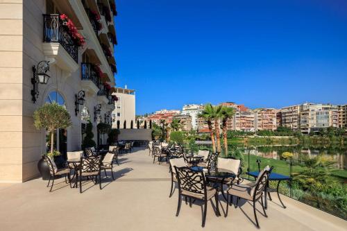 ผับ/เลาจน์, Radisson Collection Morina Hotel, Tirana in บโลกู