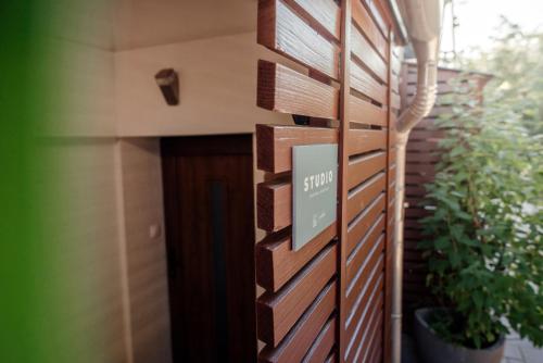 Entrance, Csendeskert Wellness Apartments in Balatonalmadi