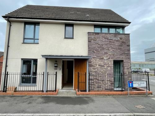 Holiday Home In Cardiff. Sleeps 6 1