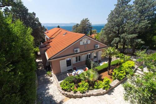 Villa Stefi (30m from the sea)