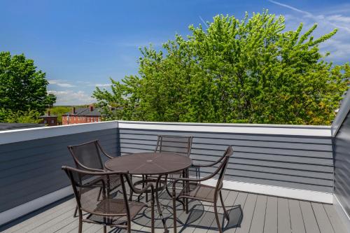 371814387 Essex Street Inn & Suites, Ascend Hotel Collection