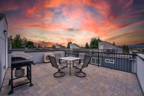 Brand New Townhome Rooftop Balcony - Penthouse - Apartment - Marysville