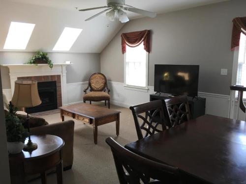 371819557 Essex Street Inn & Suites, Ascend Hotel Collection