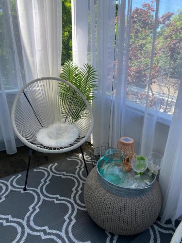 Cozy, Upstairs Apartment Pets Welcome with fee Family Friendly Close to Everything, Cleveland (photo 10)