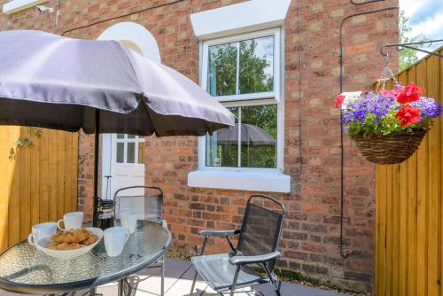 3 Brook Gardens - image 2