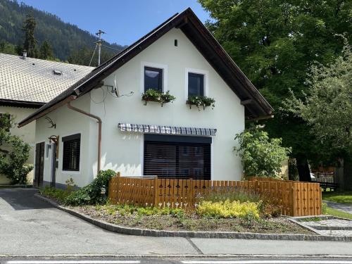 Snug holiday home in Wei briach with terrace - Weissbriach