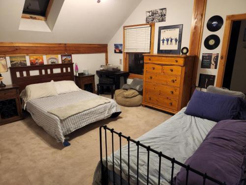 Cowgirl Palace Room Type - Comfort Triple Room with Shower