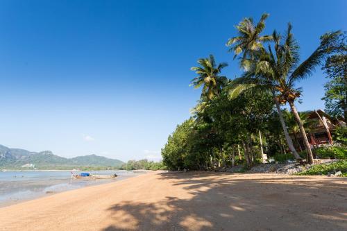 Amatapura Beachfront Villa 14, SHA Certified